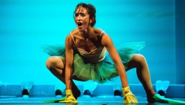 Teloncillo Teatro presenta "Aletas"