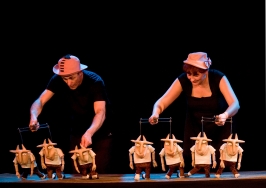 Elfo Teatro presenta "Los 7 cabritillos y los 3 cerditos"