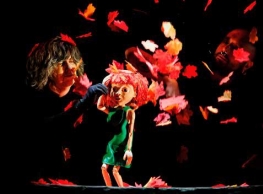 Baychimo Teatro presenta “El árbol rojo” Baychimo Teatro presenta “El árbol rojo”