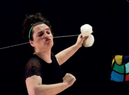 Pez Luna Teatro presenta “Hilando cuentos, coser y cantar”