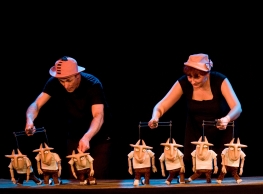 Elfo Teatro presenta "Los 7 cabritillos y los 3 cerditos"