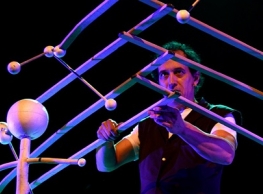 Xavi Larrea presenta “Pin pang”
