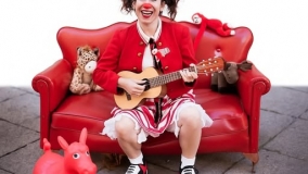 Alicia Maravillas presenta "Cantaclown" en Viana de Cega 