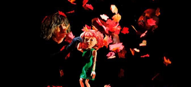 Baychimo Teatro presenta “El árbol rojo”.